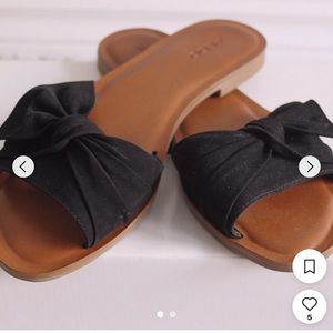 NWOT Aldo Sandals with Black Bow 🖤 — size 6.5